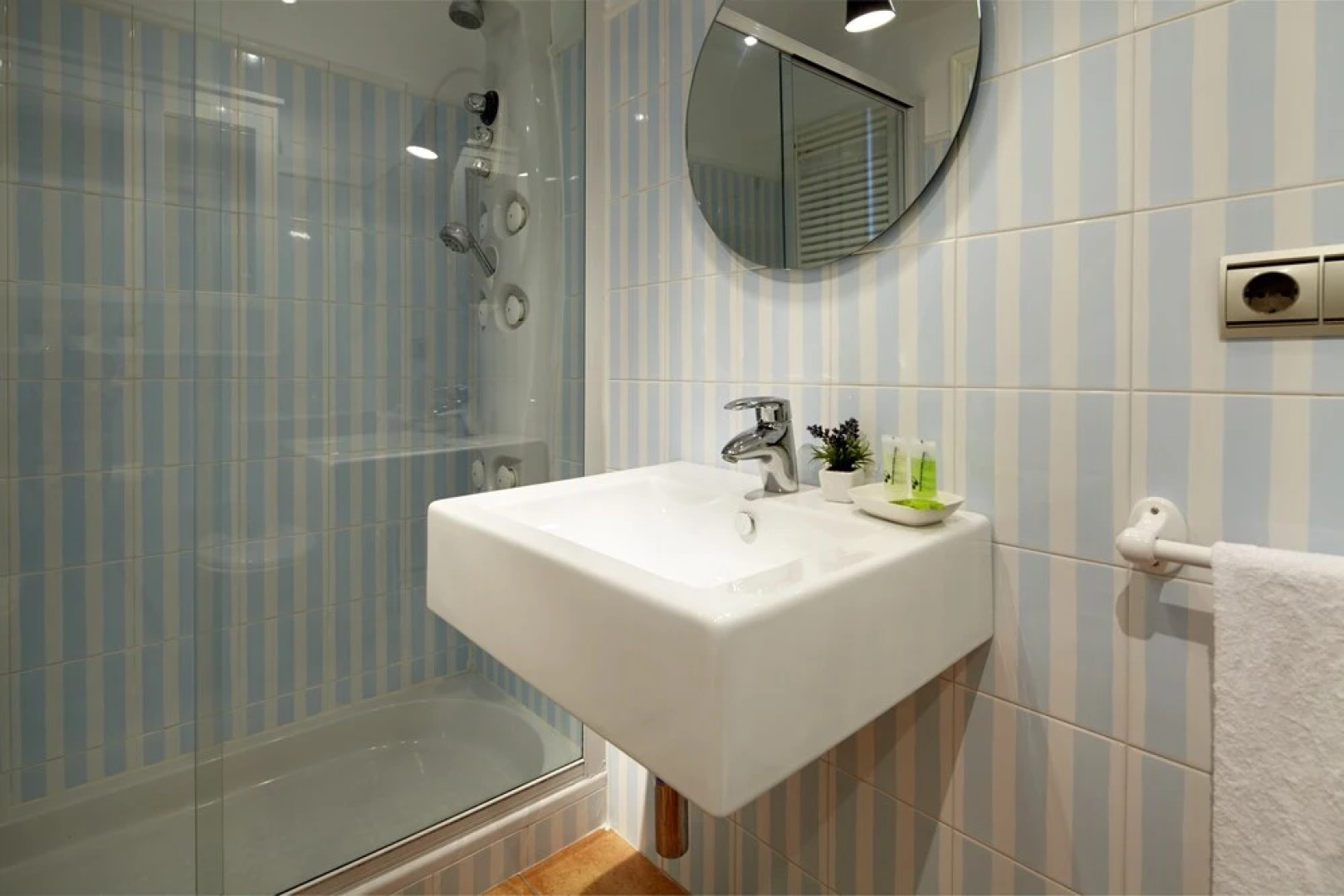 Playa de La Concha 3 Apartment by FeelFree Rentals