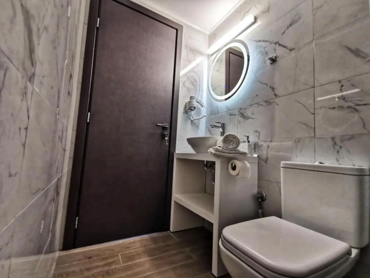 Sunrise Luxury Seaside Apartment