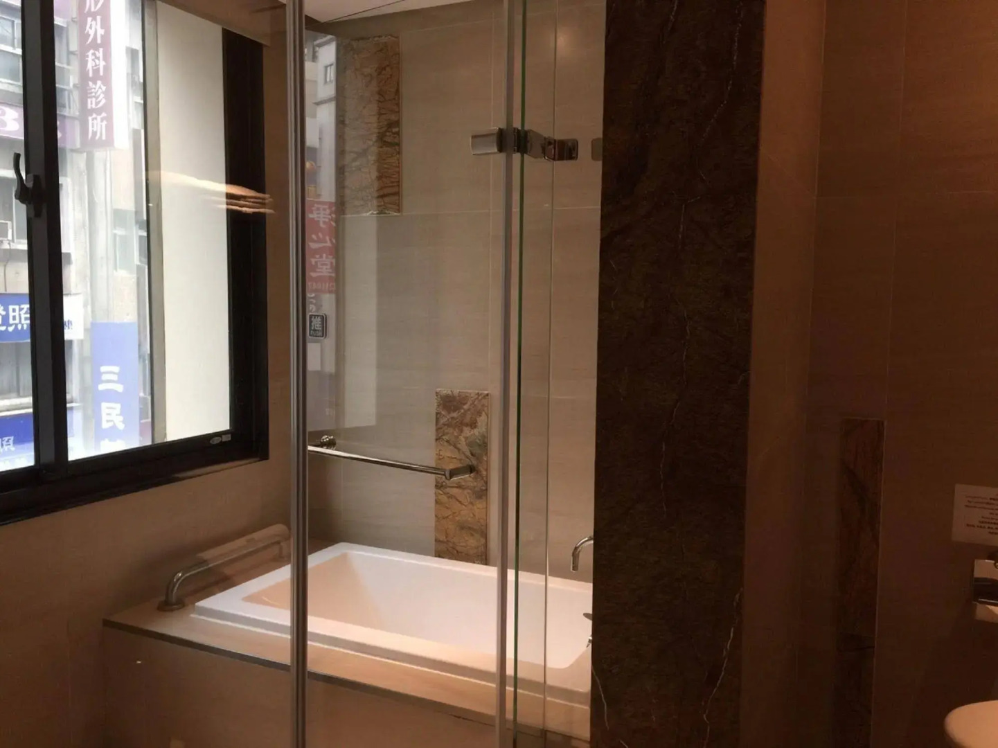 Green World Taipei Station