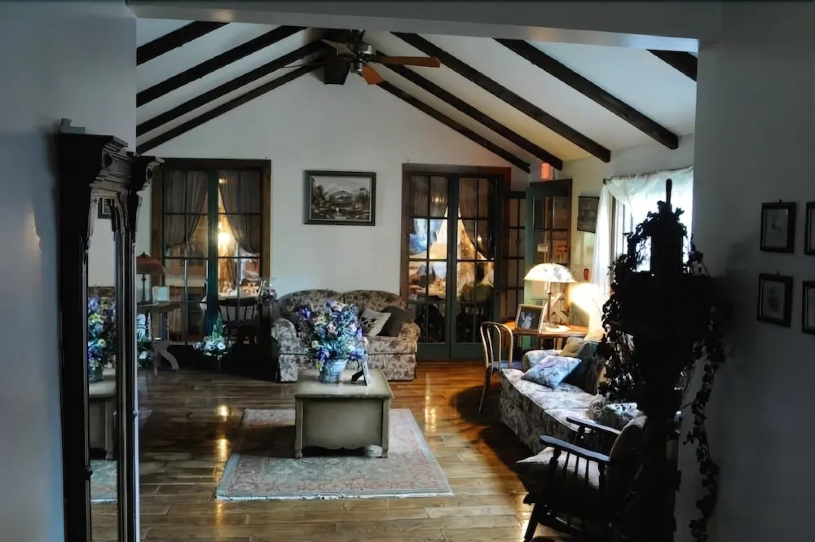 La Perla at Gregory House Country Inn & Restaurant