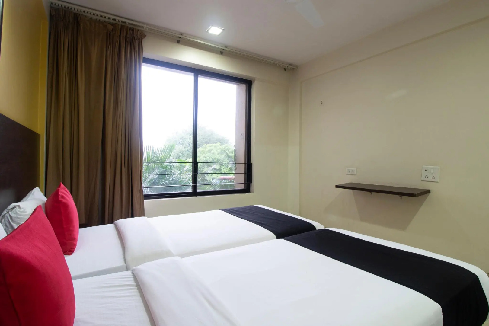 Capital O 45006 Shree Omkar Executive