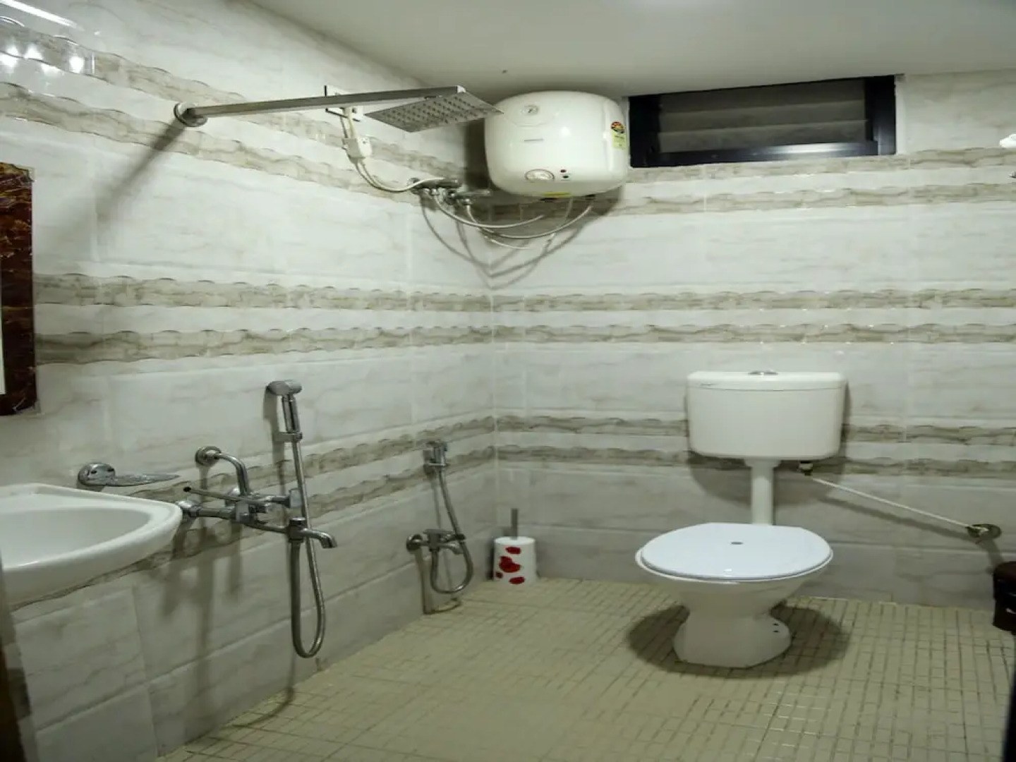 OYO 5566 The Blu Bell