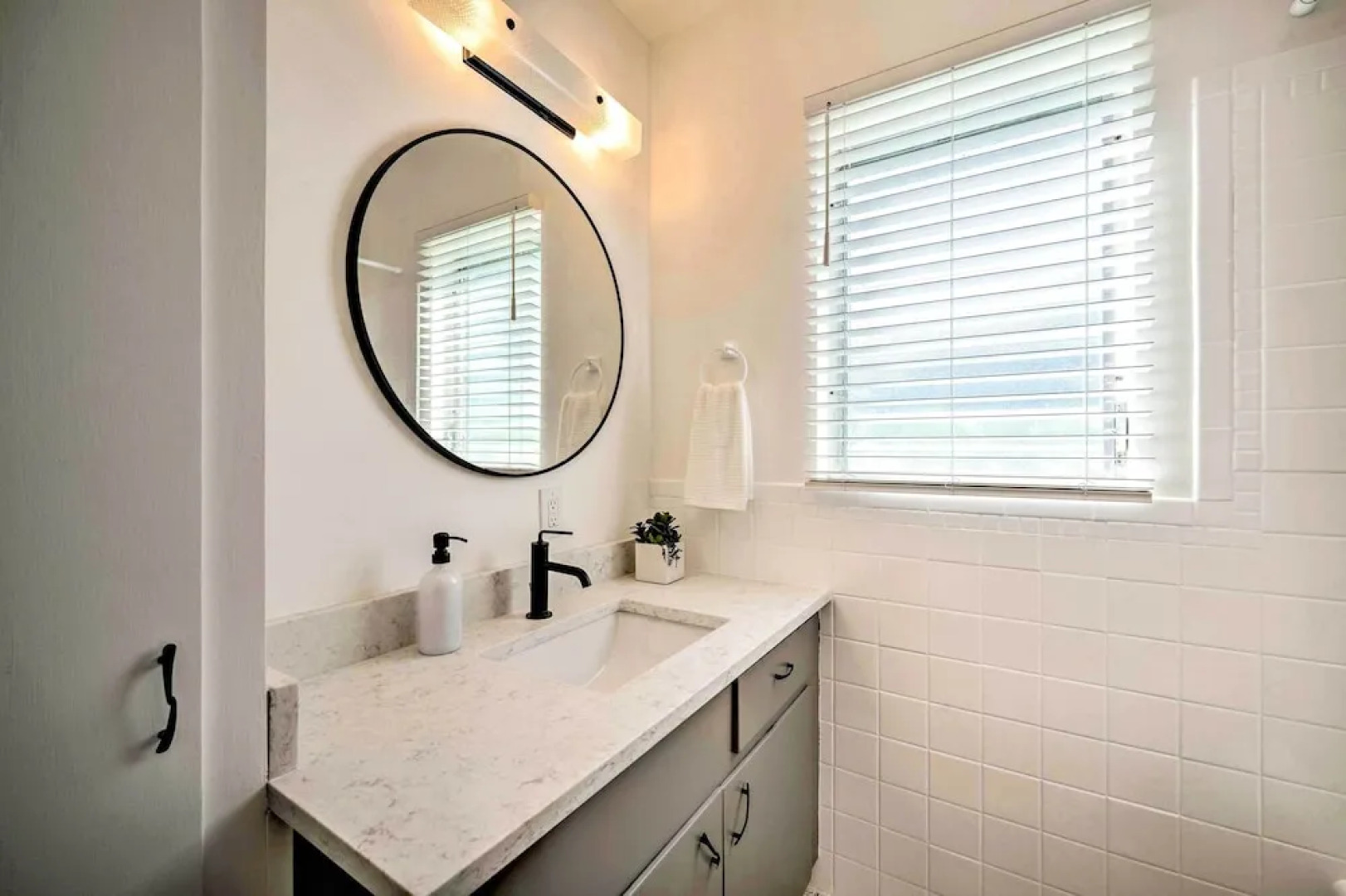 Waterfront Lake Dora Escape w/ Private Dock & Slip