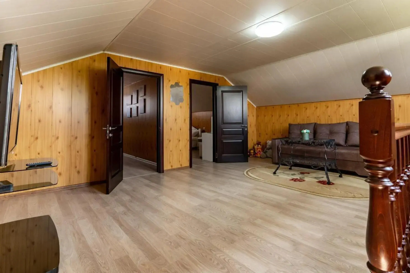 West House (Вест Хаус) с бассейном и сауной