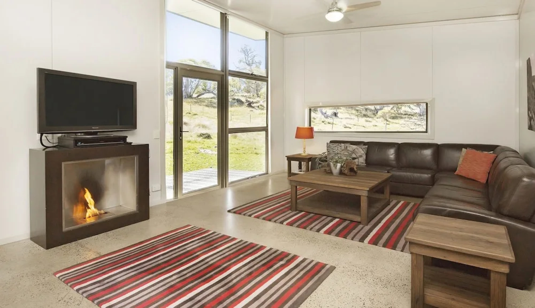 Ecocrackenback 17 'Sustainable, luxurious chalet close to the slopes.'