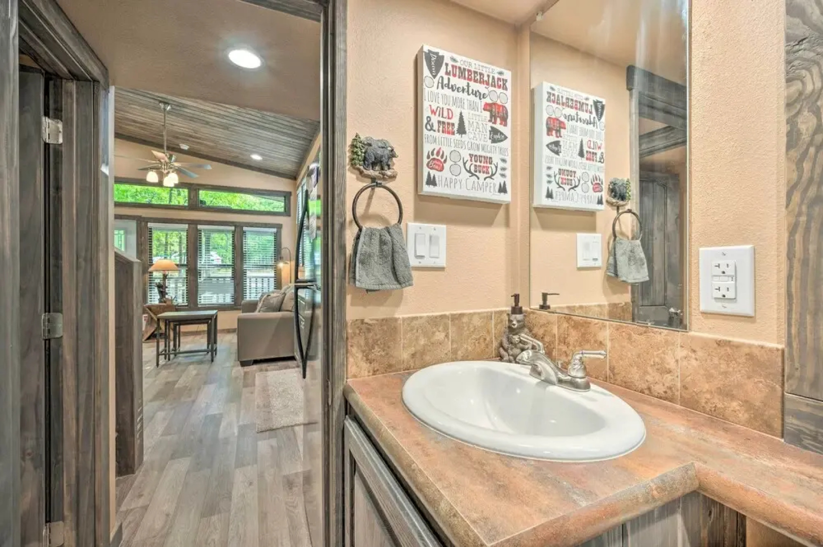 Broken Bow Tiny Home w/ Fire Pit: 4 Miles to Lake!