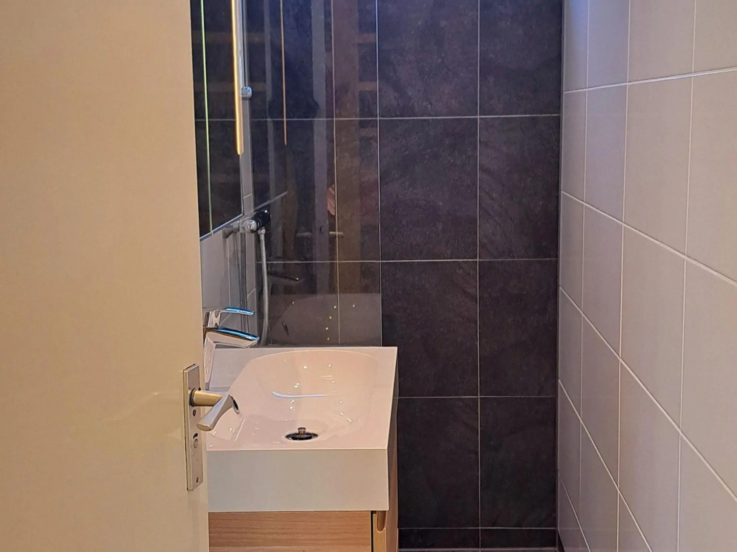 Cosy Holiday Home in Lauwersoog by the Lake