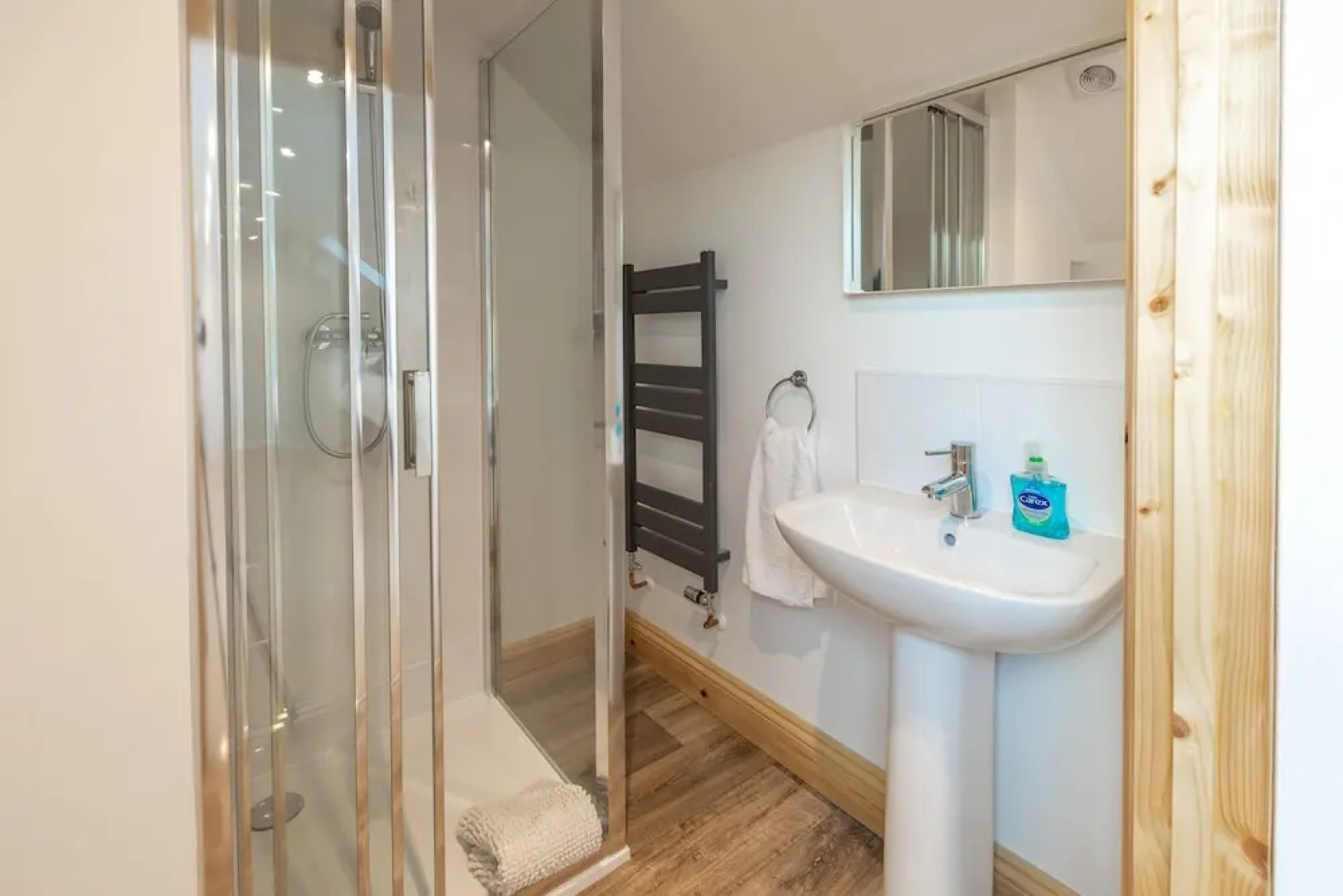 Totnes modern house sleeps 8 , 5 mins to town