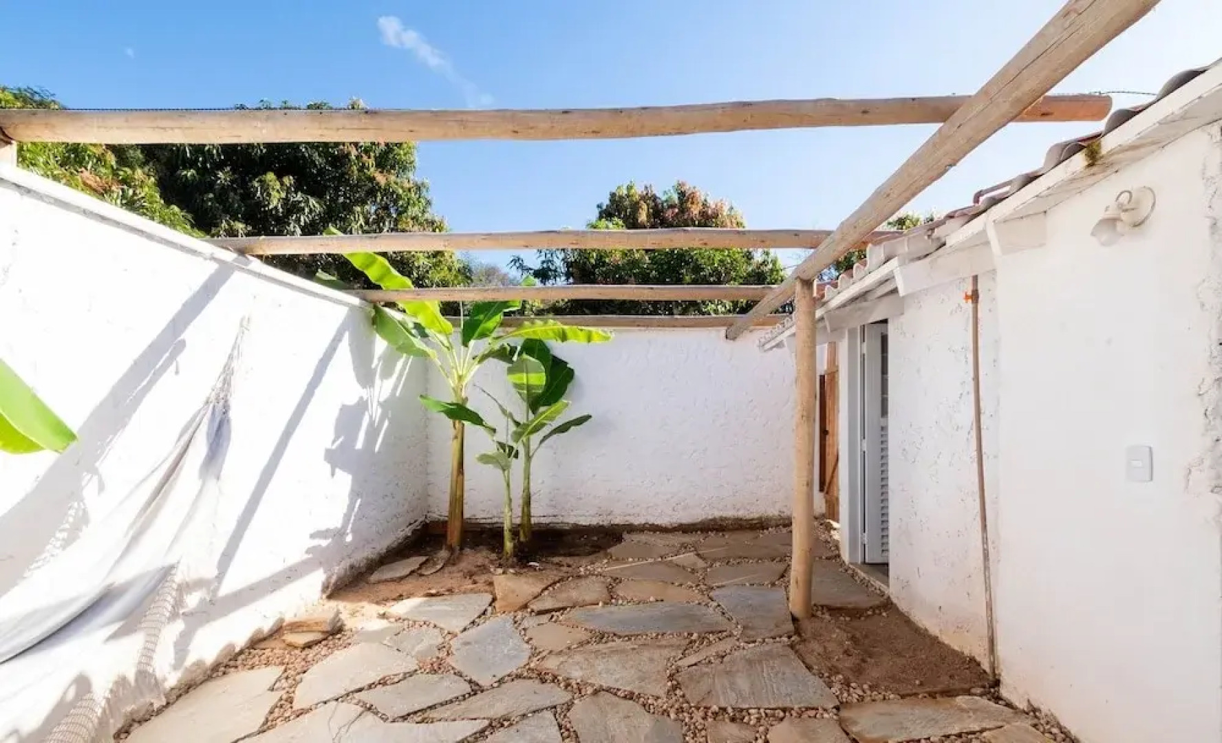 Cozy Lakefront Suites RGB