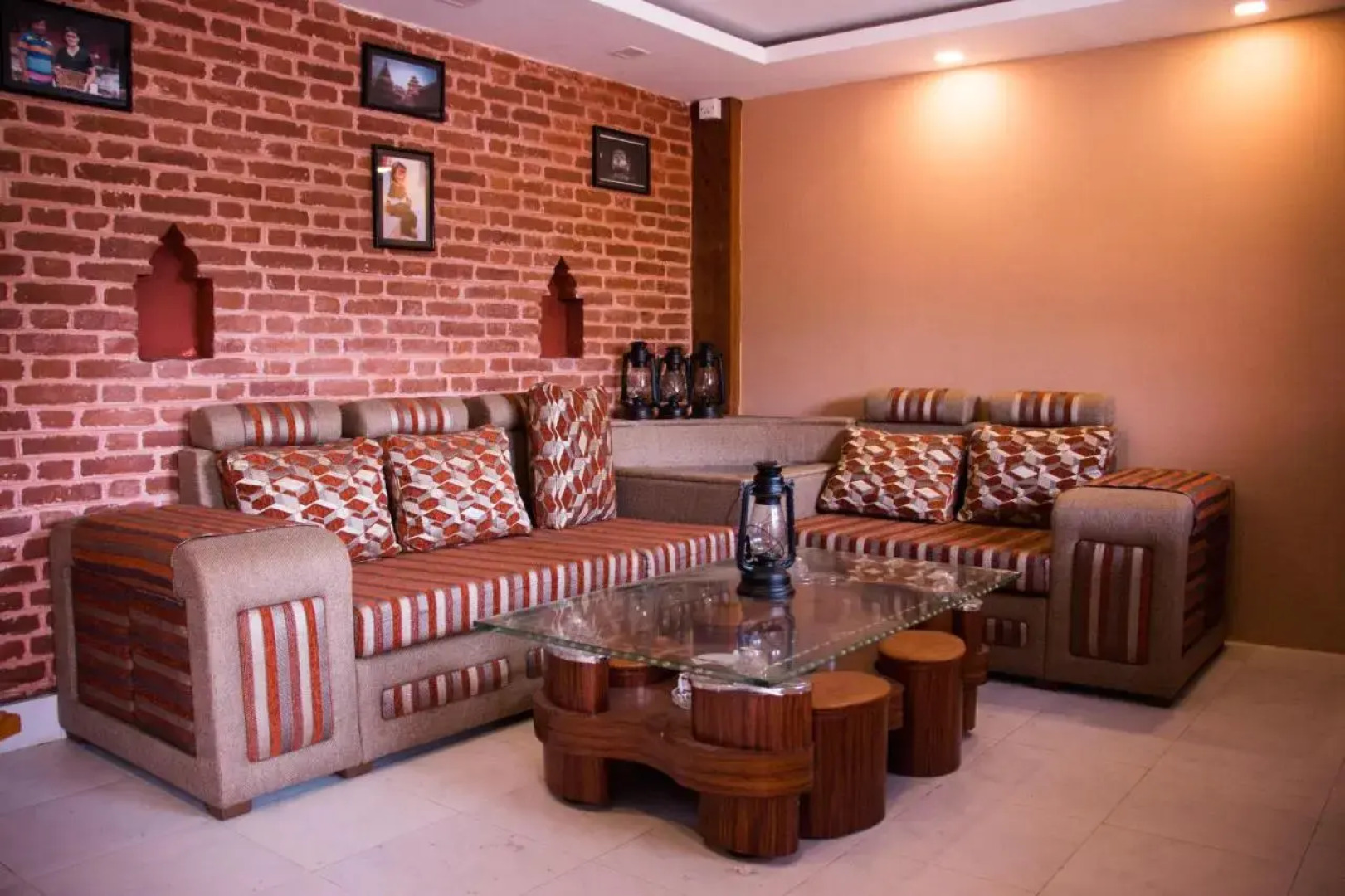 Nag Pukhu Guest House