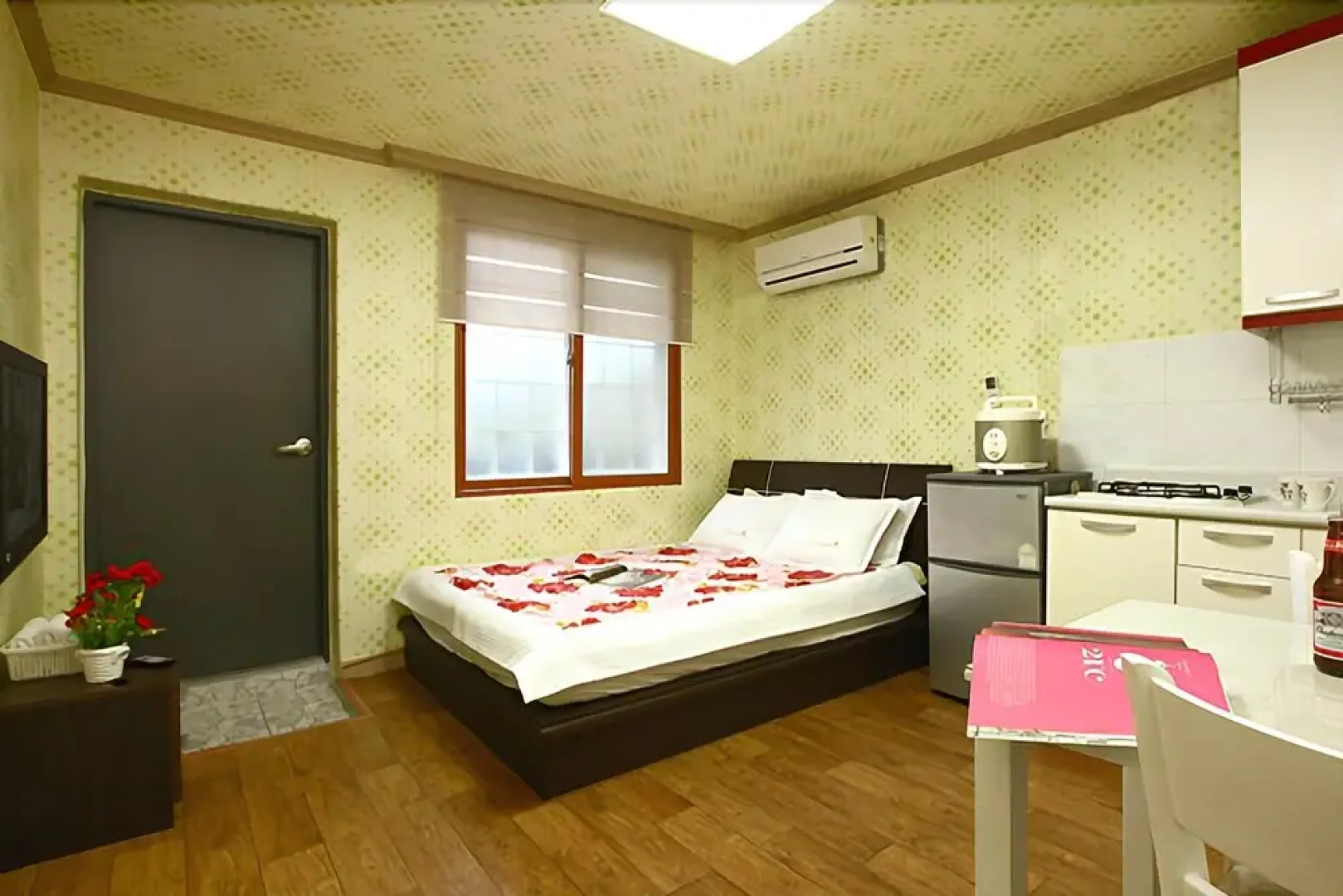 Pocheon Sanjeong Lake Travel Sketch Pension