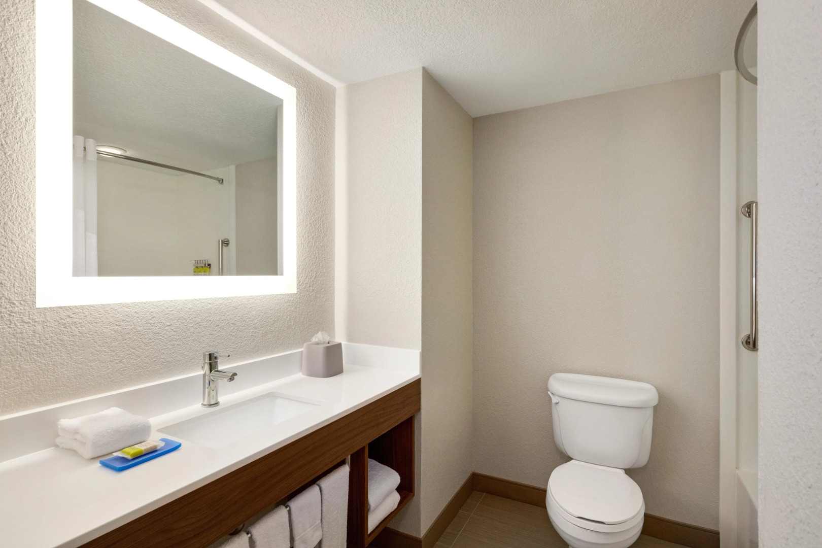 Holiday Inn Express & Suites Pembroke Pines-Sheridan St by IHG