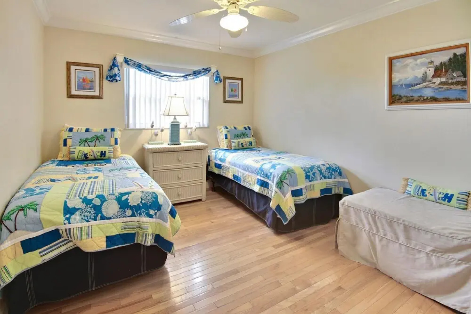 Sunset Villas 3 Million $ Views/2 Balconies/bbq/pool