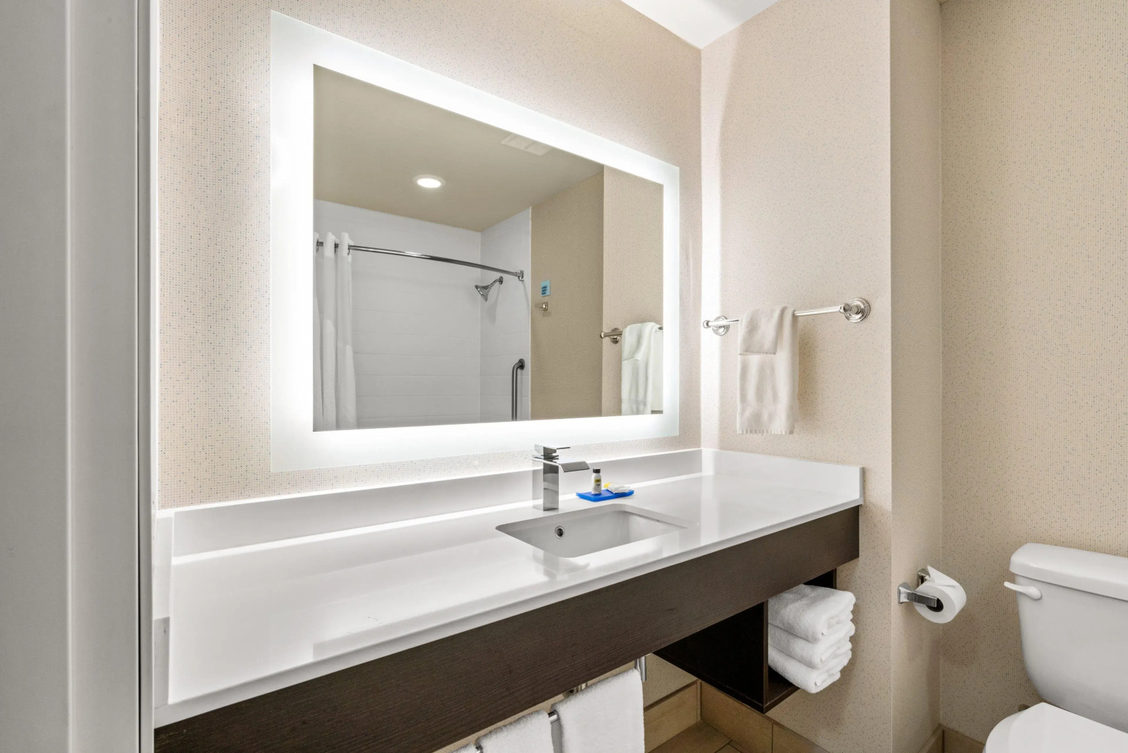 Holiday Inn Express & Suites Klamath Falls Central by IHG