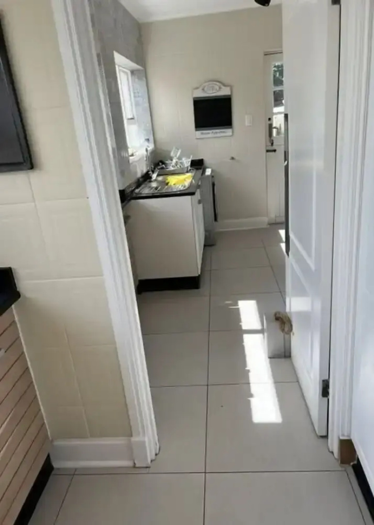 Sunshine Modern Retreat