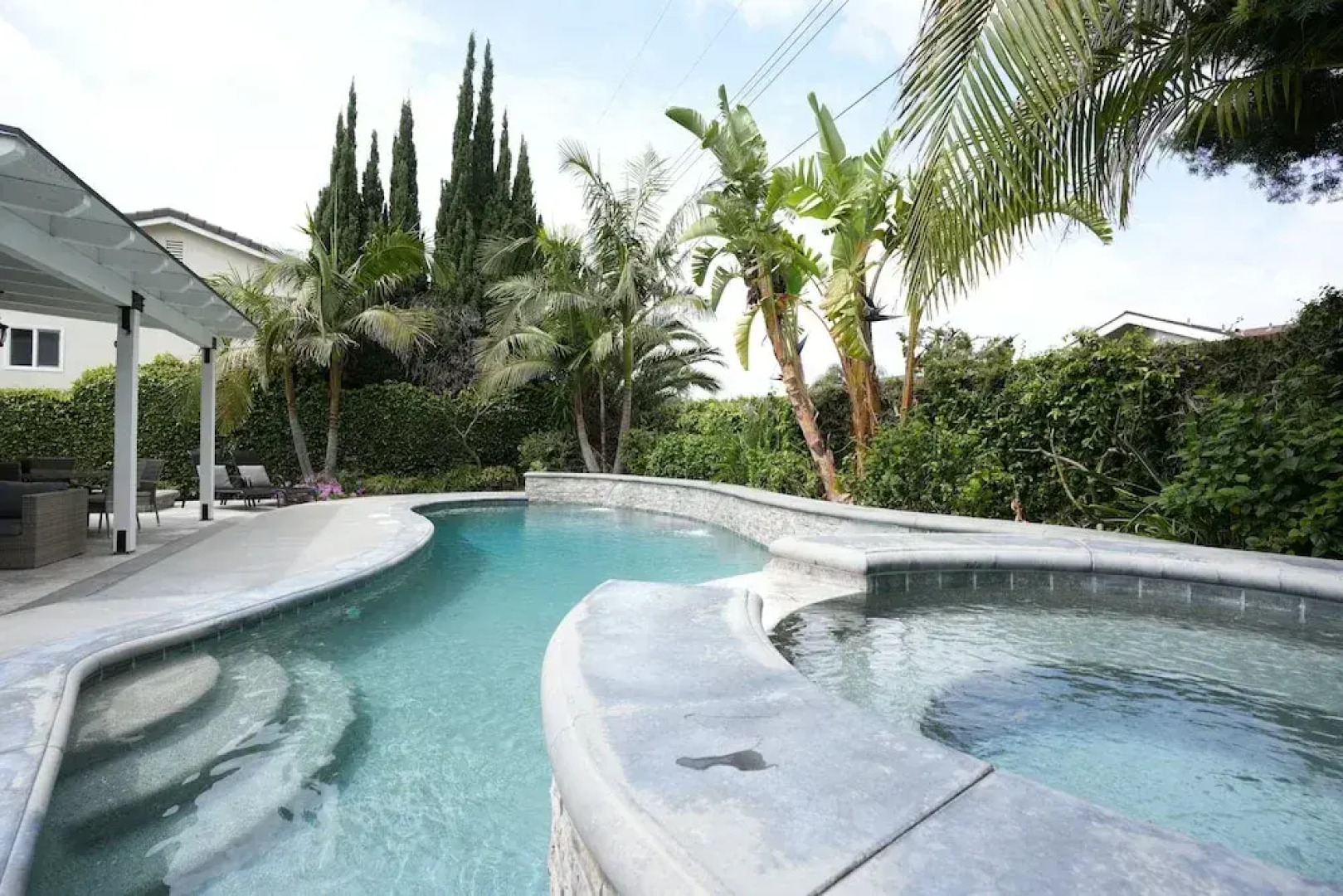 4 bedroom, 3 bathrooms Pool Home