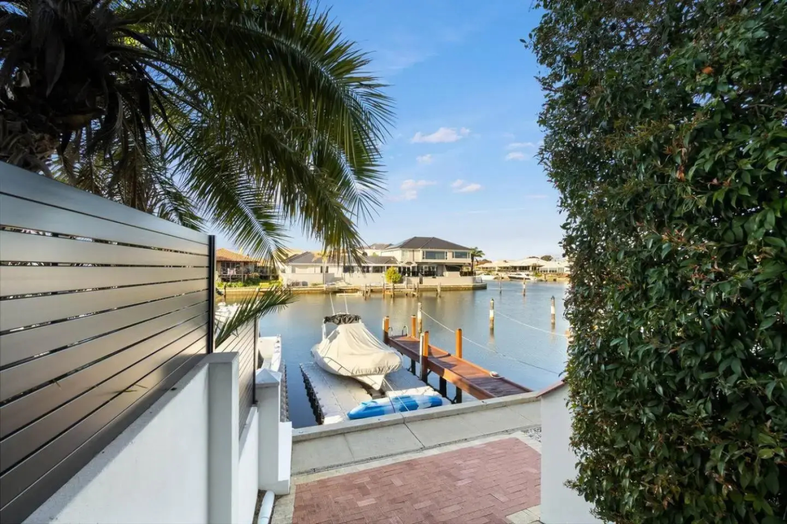 Canal Home -Close to Beach and City Centre