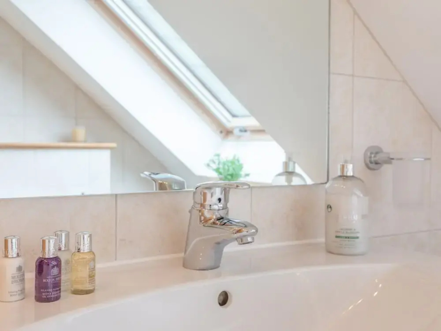 5 Court Cottage, Hillfield Village