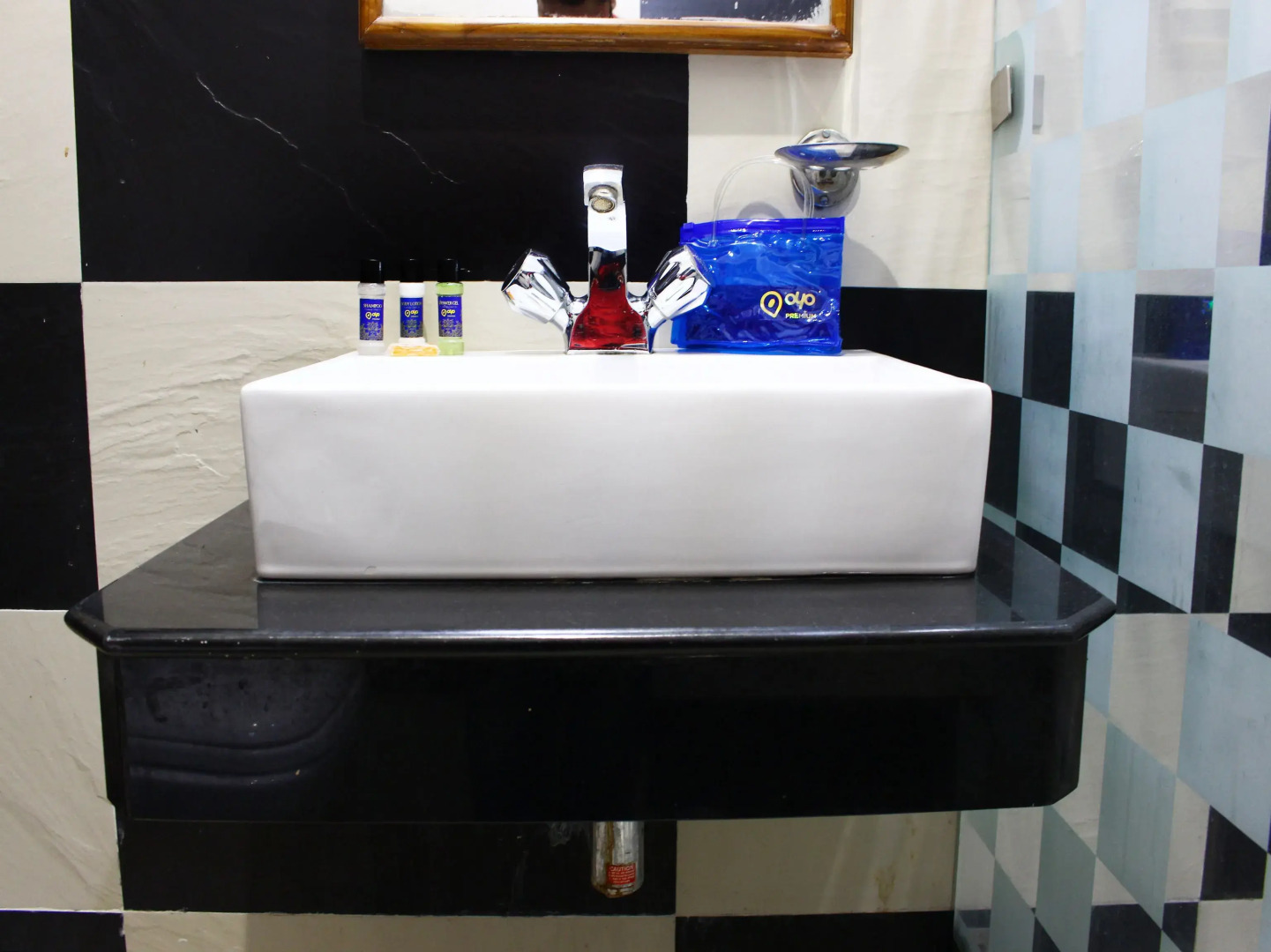 OYO 16006 Hotel Meedo's Grand