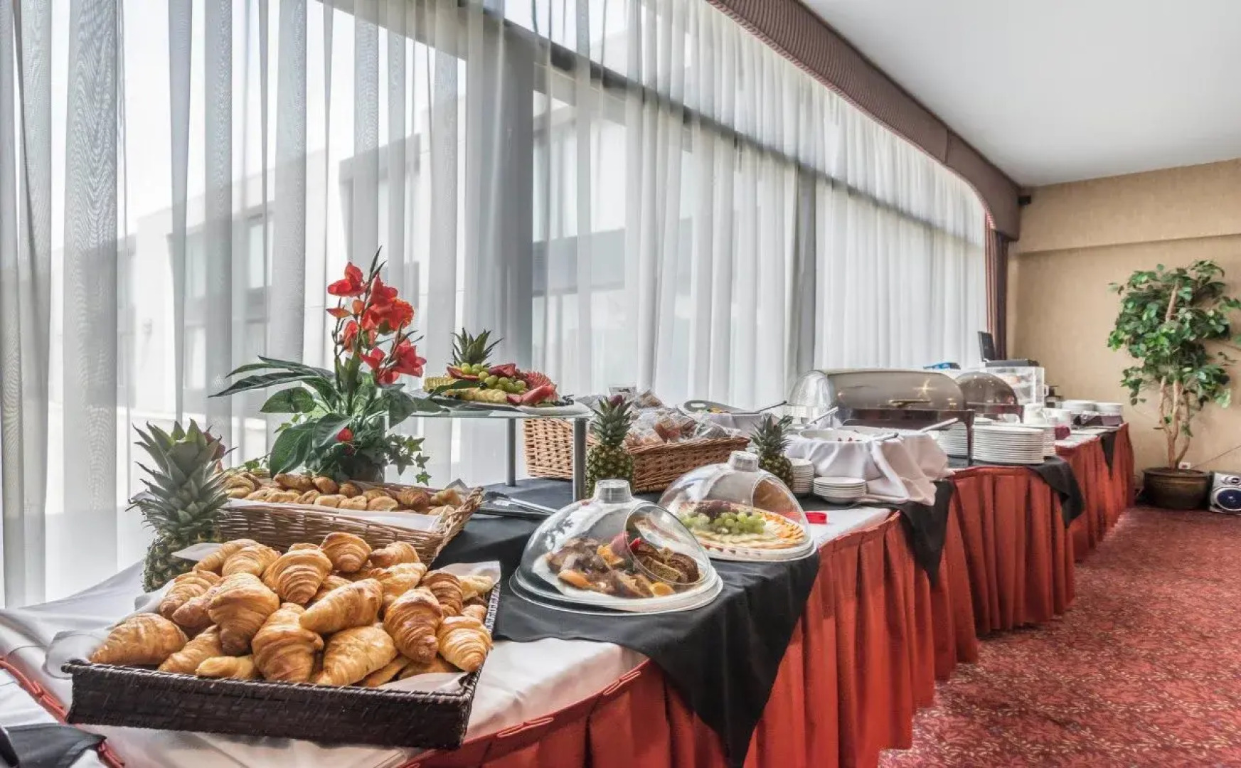 Travelodge by Wyndham Hotel & Convention Centre Quebec City