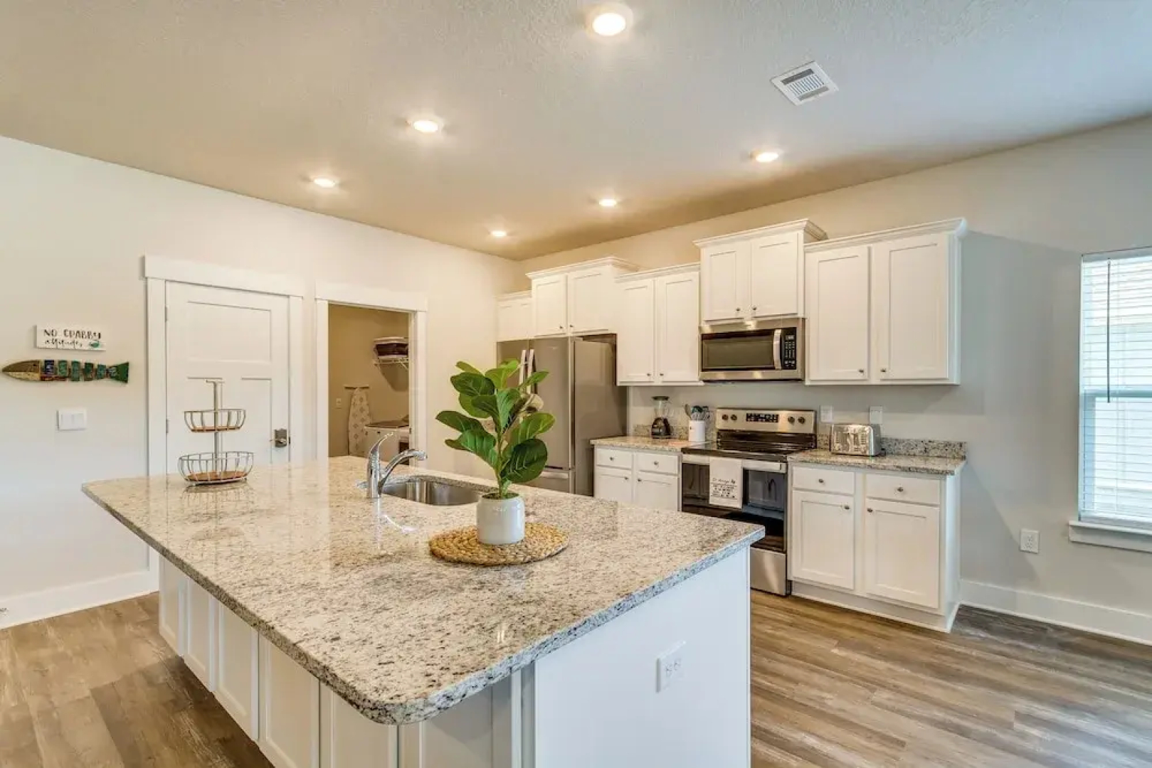 Gulf Breeze Home Rental: 8 Mi to Pensacola Beach!
