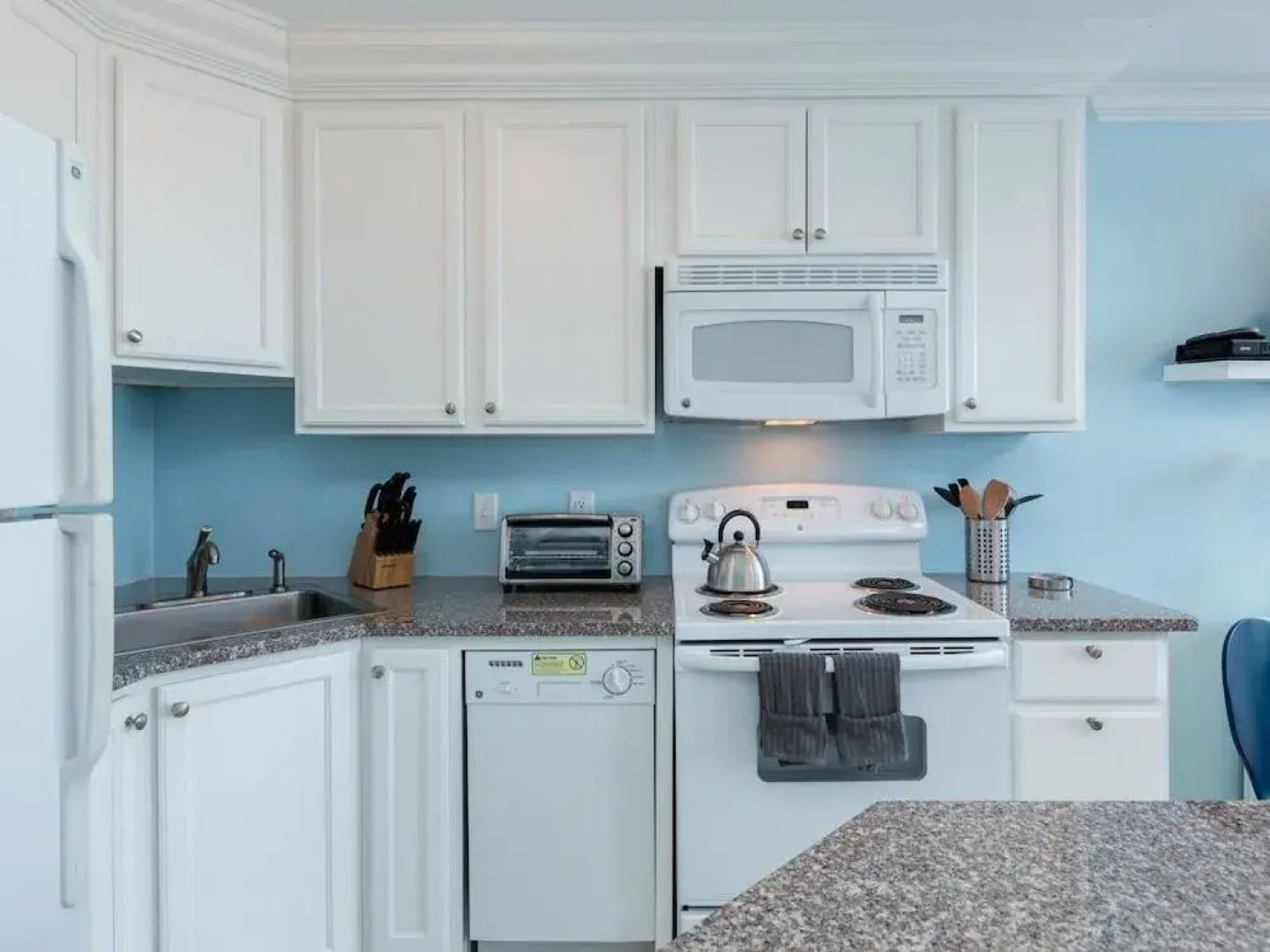 Beachfront Condo w/ Pool & Hot Tub by RedAwning