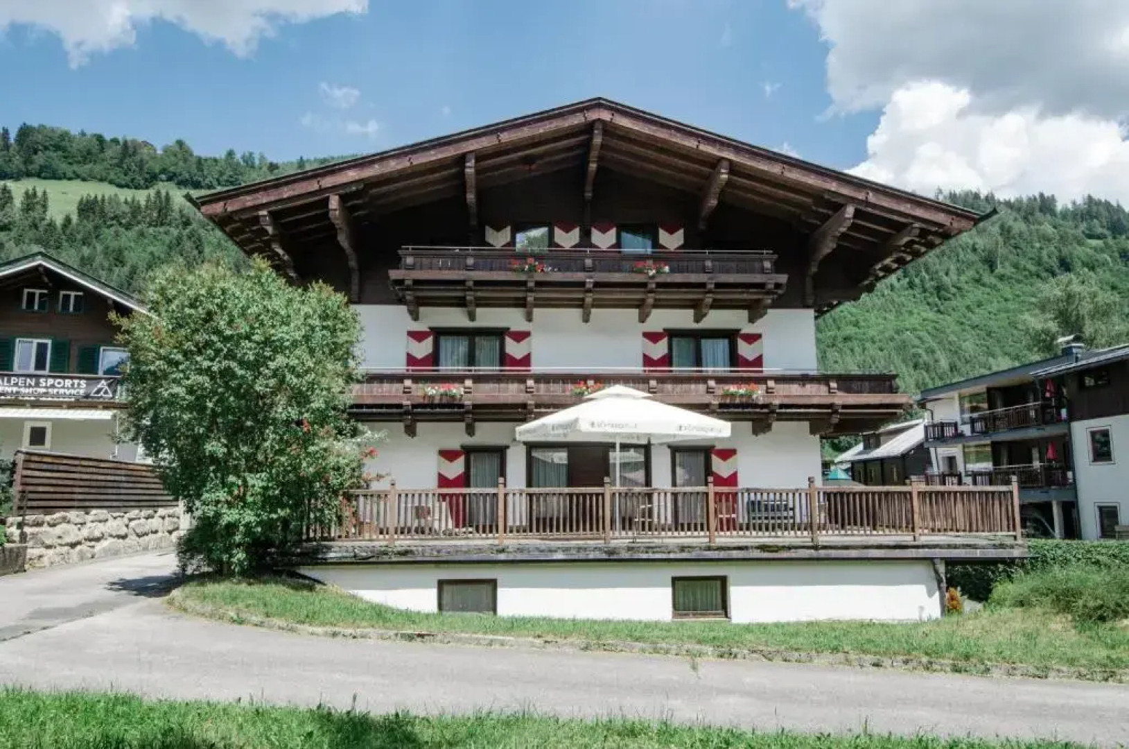 Bhome Gästehaus b&b / Apartments