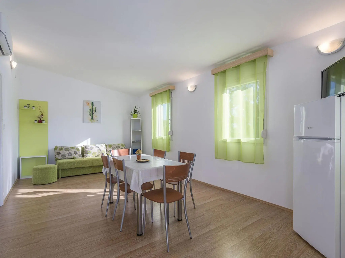 Holiday house with private pool for 4-6 persons in the holiday park Jelovci