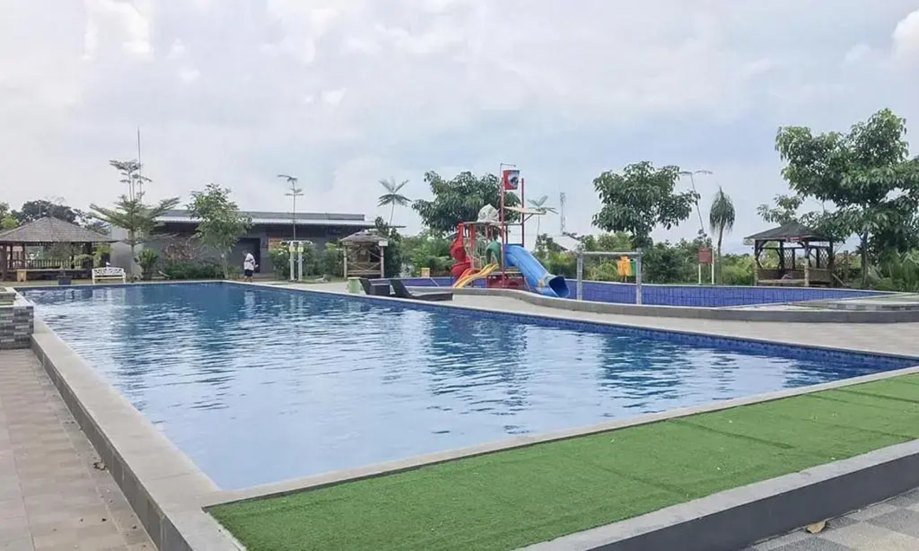 RedDoorz near Wisata Paribendo Lawang