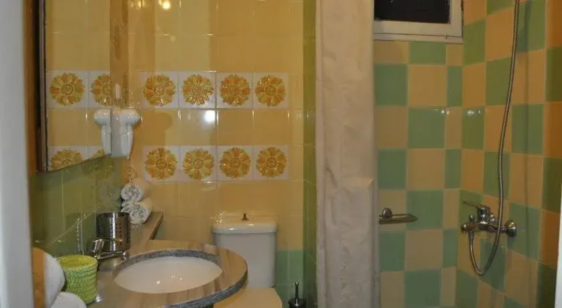 Okeania Seafront Rooms in Kamena Vourla