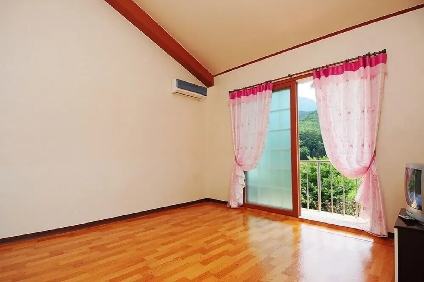 Songnisan Mountain White