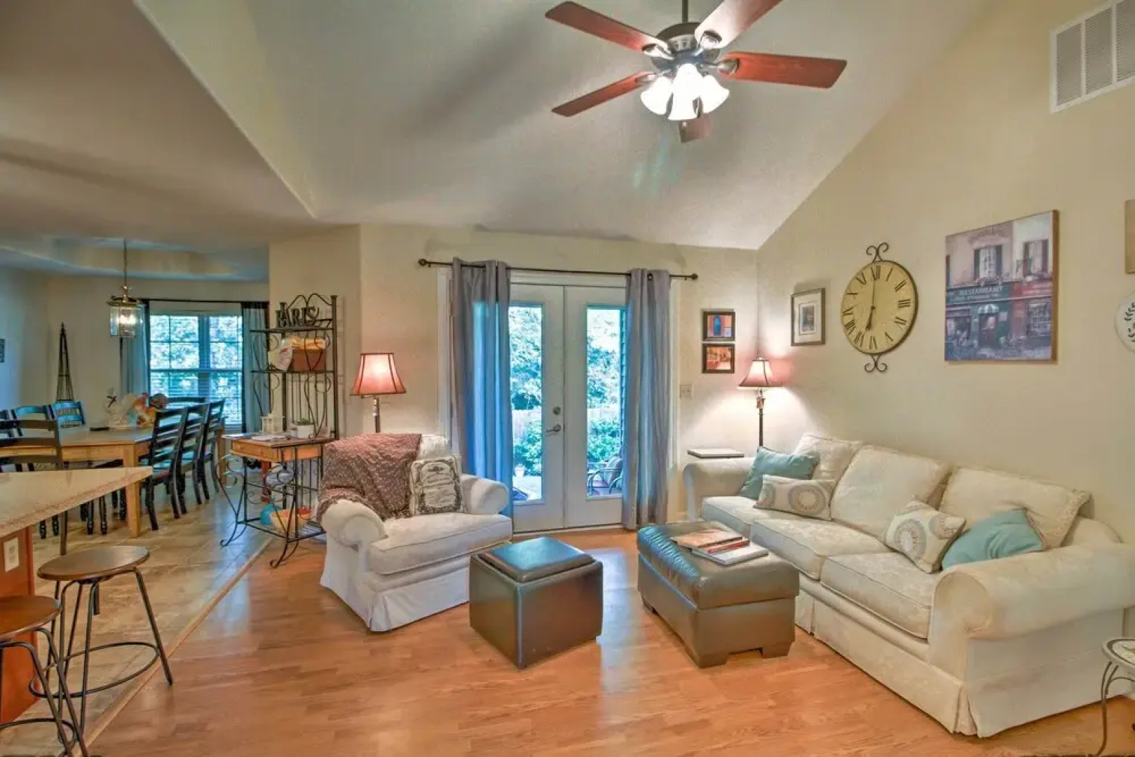 Pet-friendly Home w/ Yard: 9 Mi to Table Rock Lake