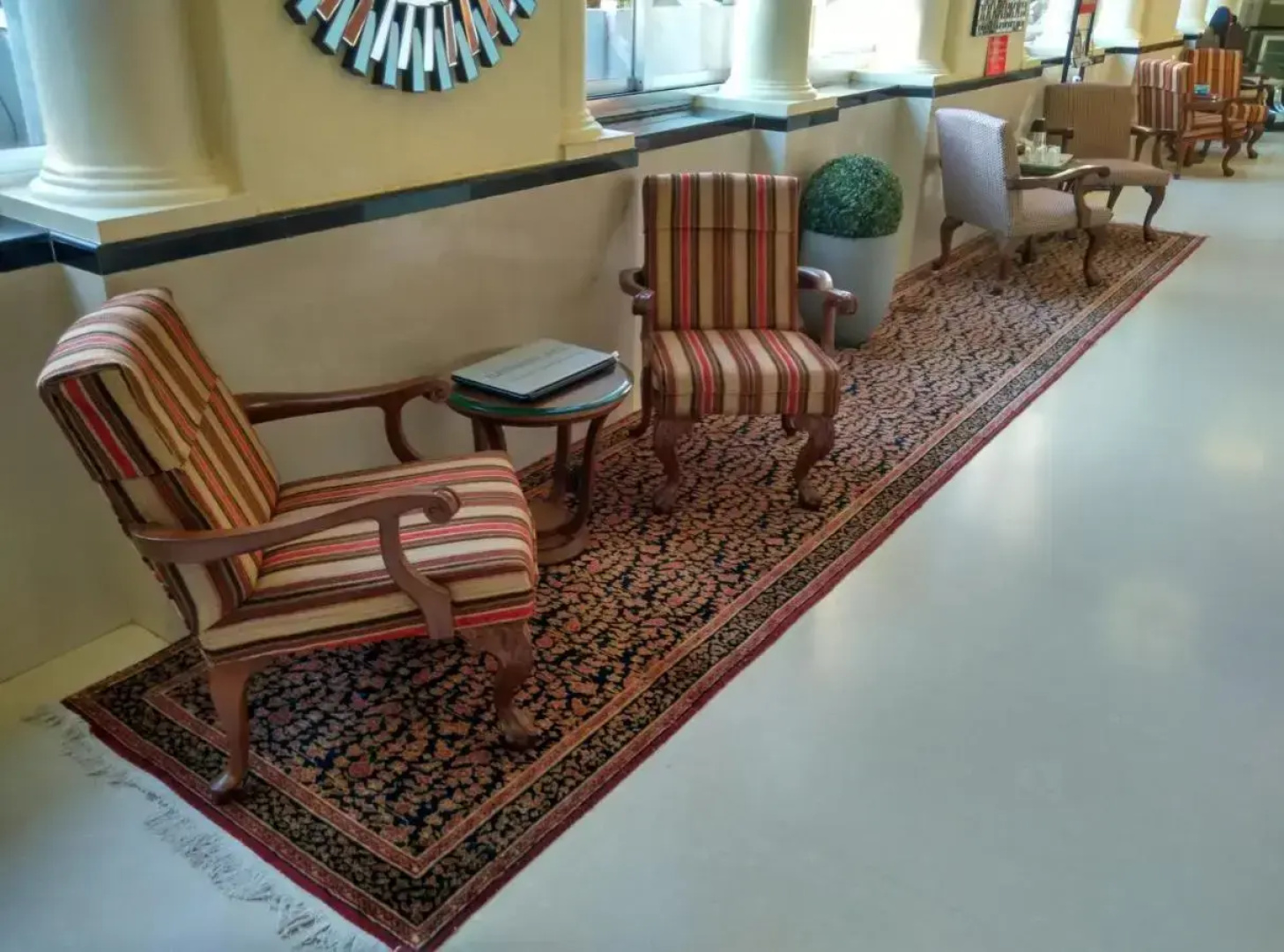 Elphinstone Hotel