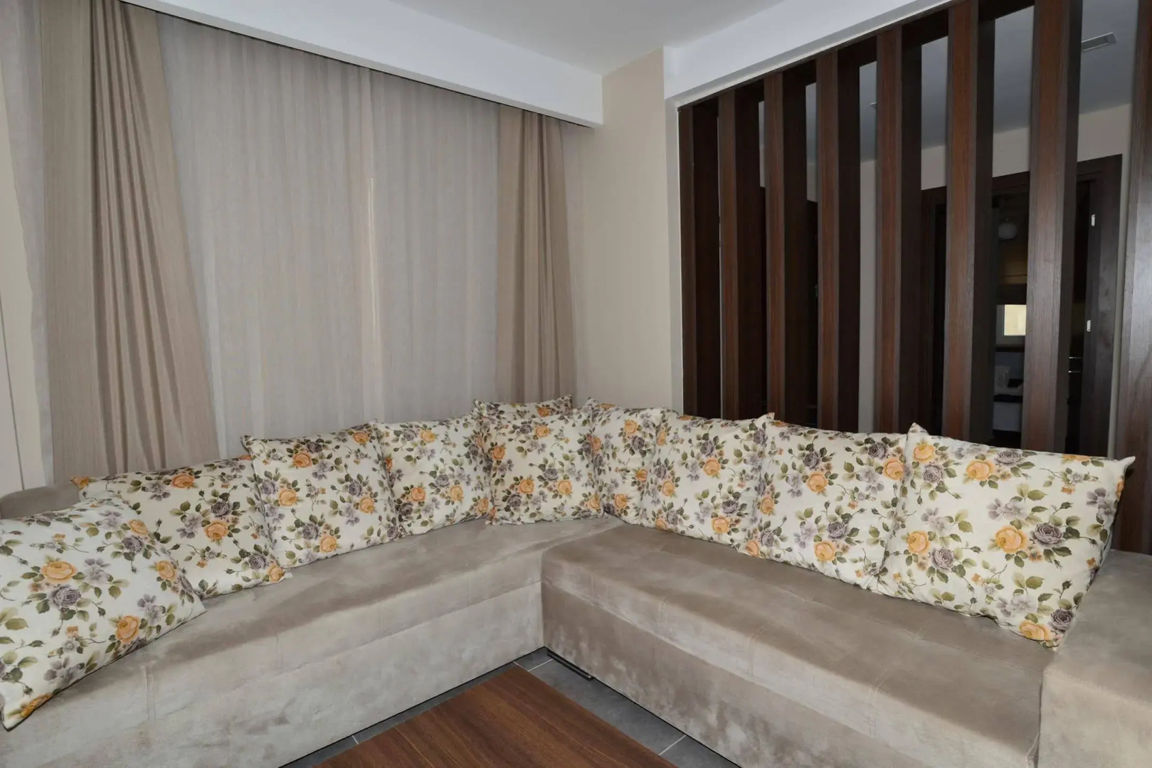 Lighthouse Nadia Aparts