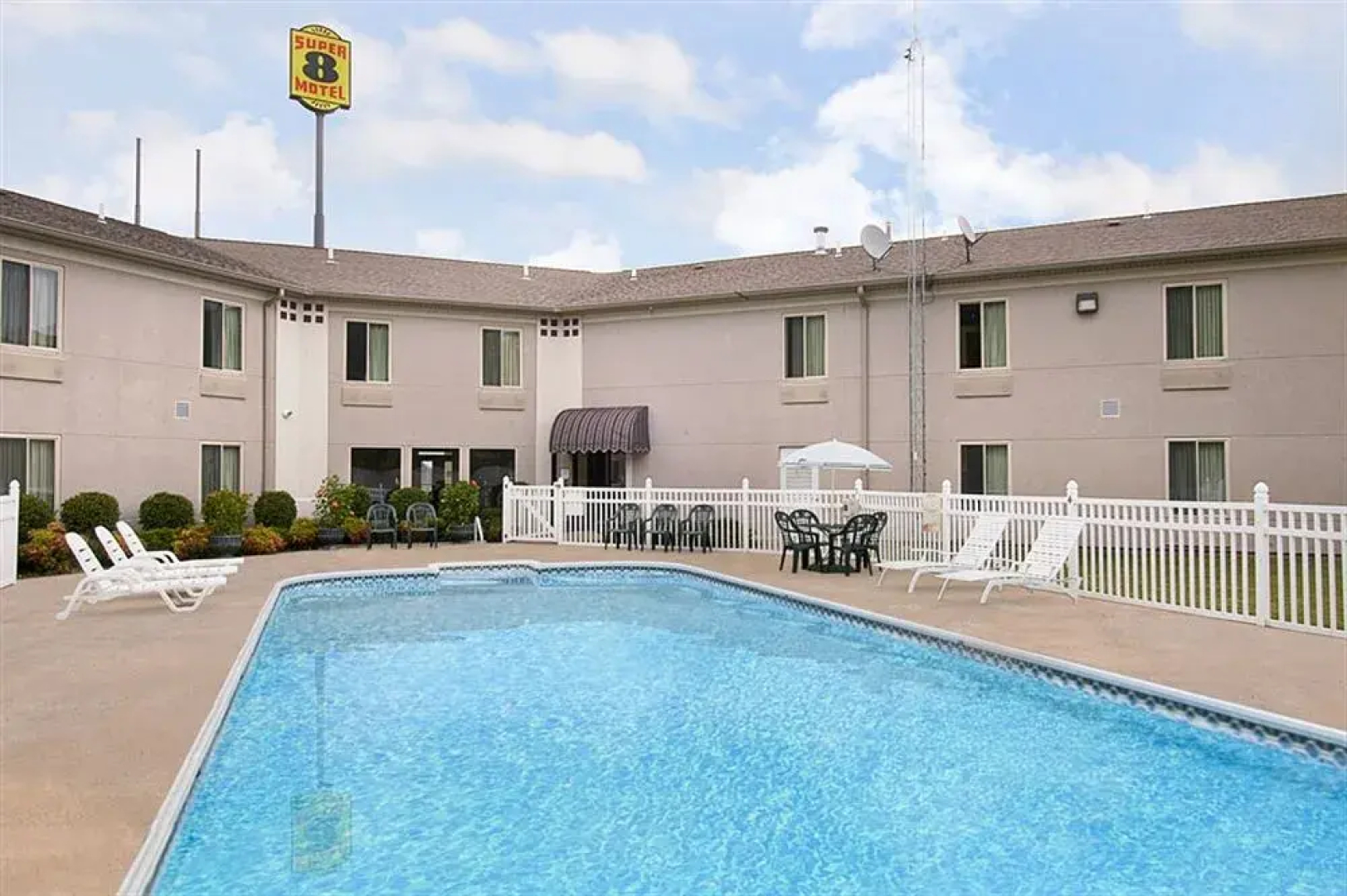 Super 8 by Wyndham Calvert City Kentucky Lake Area