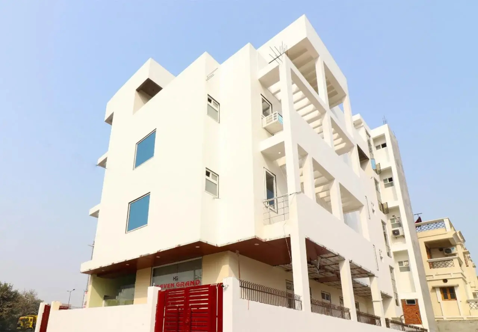 OYO 22356 Heaven Grand