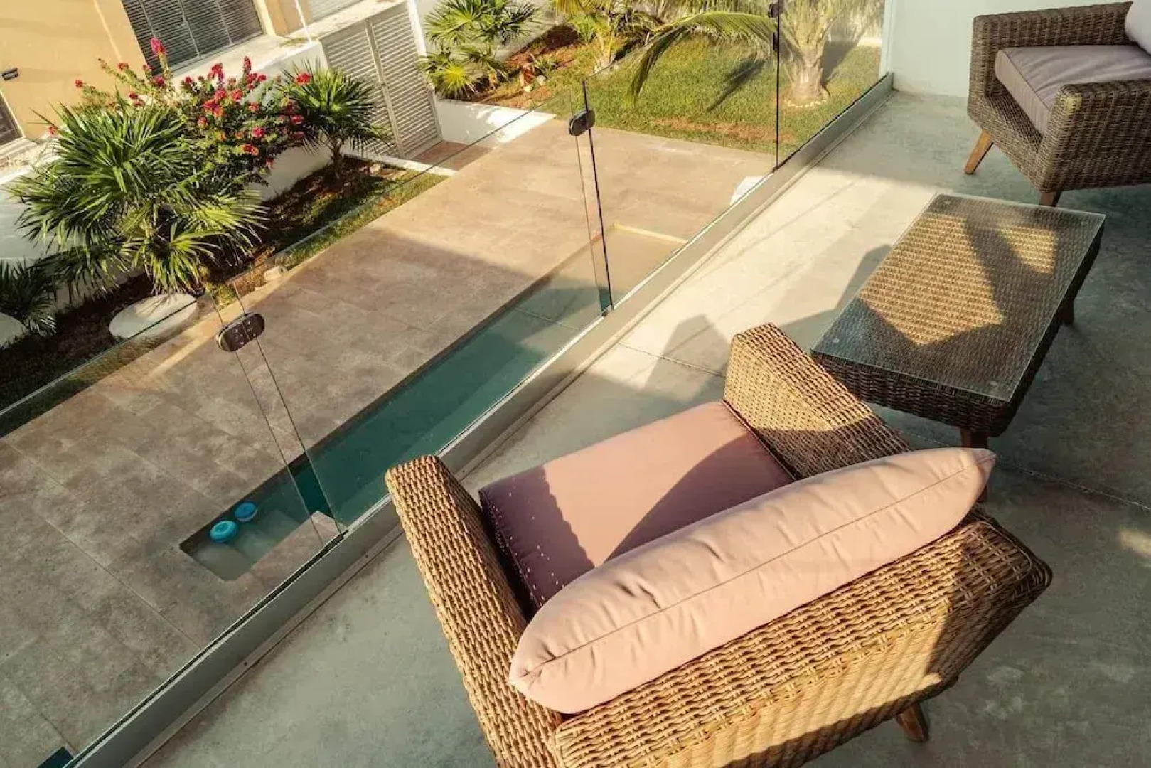 Breathtaking Beach Villa, Feel the Inviting Vibe!