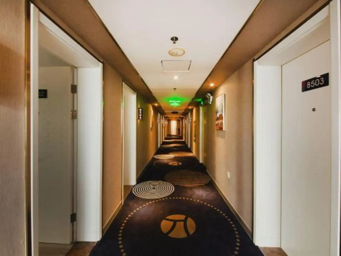 Jimmy Sunshine Fast Hotel