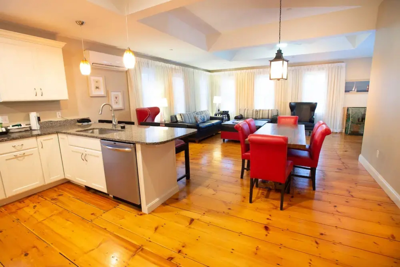 Capital Resorts - 84 Main