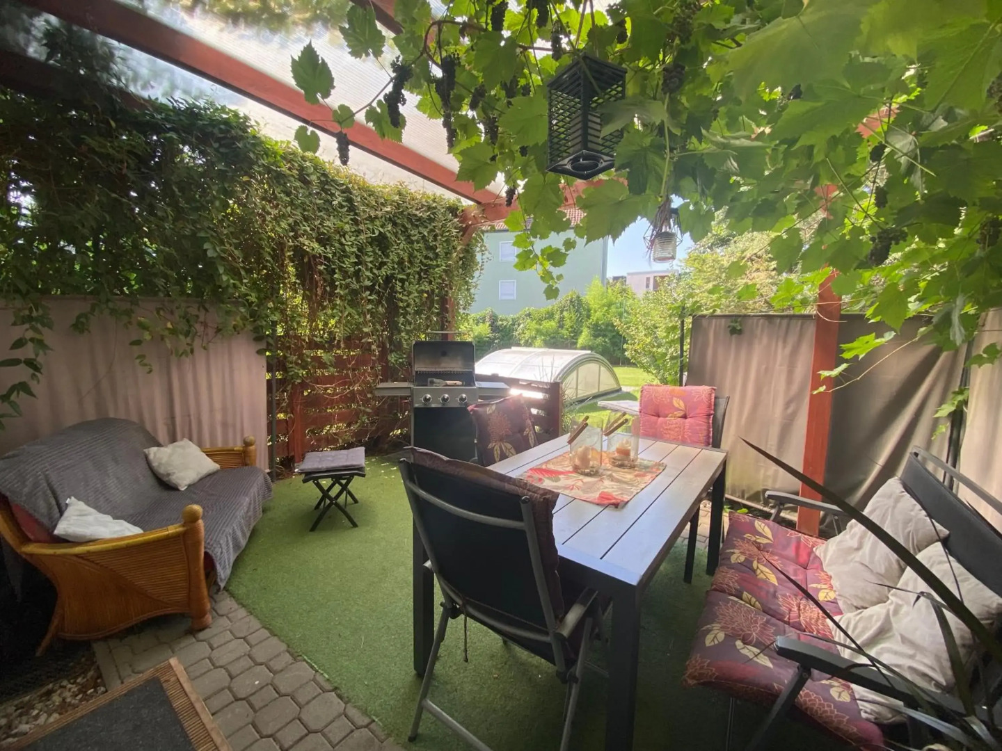 Pool & Lake Holiday Home