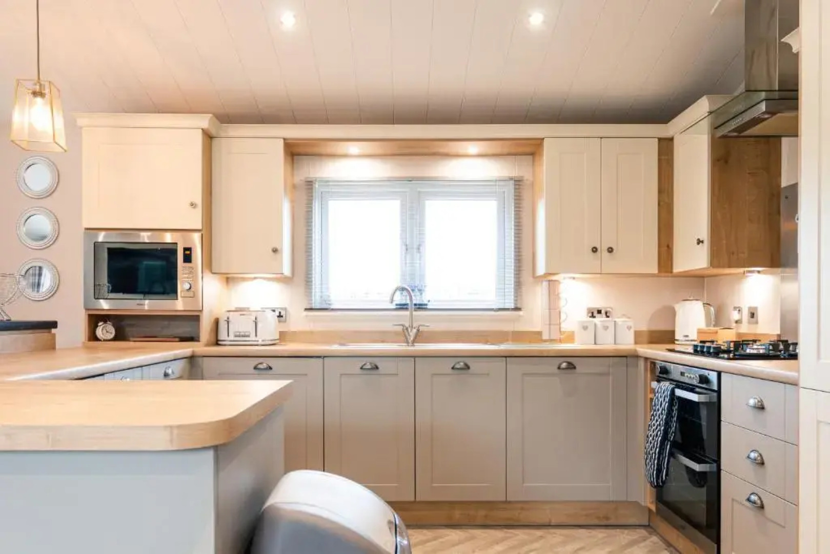 Lavender Lodge with Hot Tub