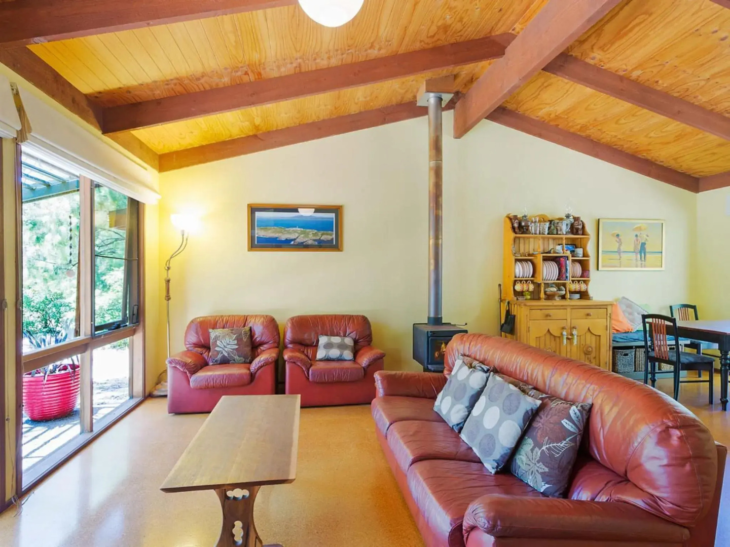 Caseys Pet Friendly Beach Cottage