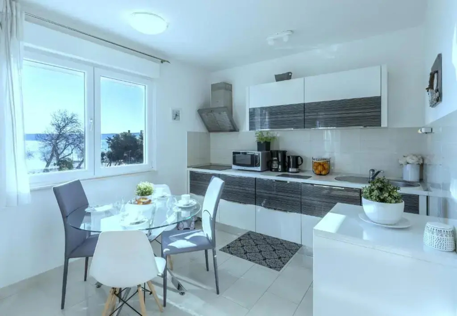 Iris Apartments