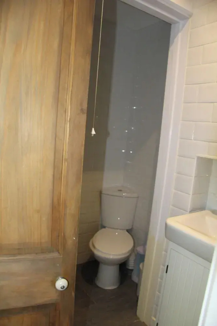 Woodlands Cozy Cottage in Gerrards Cross, Sleeps 2