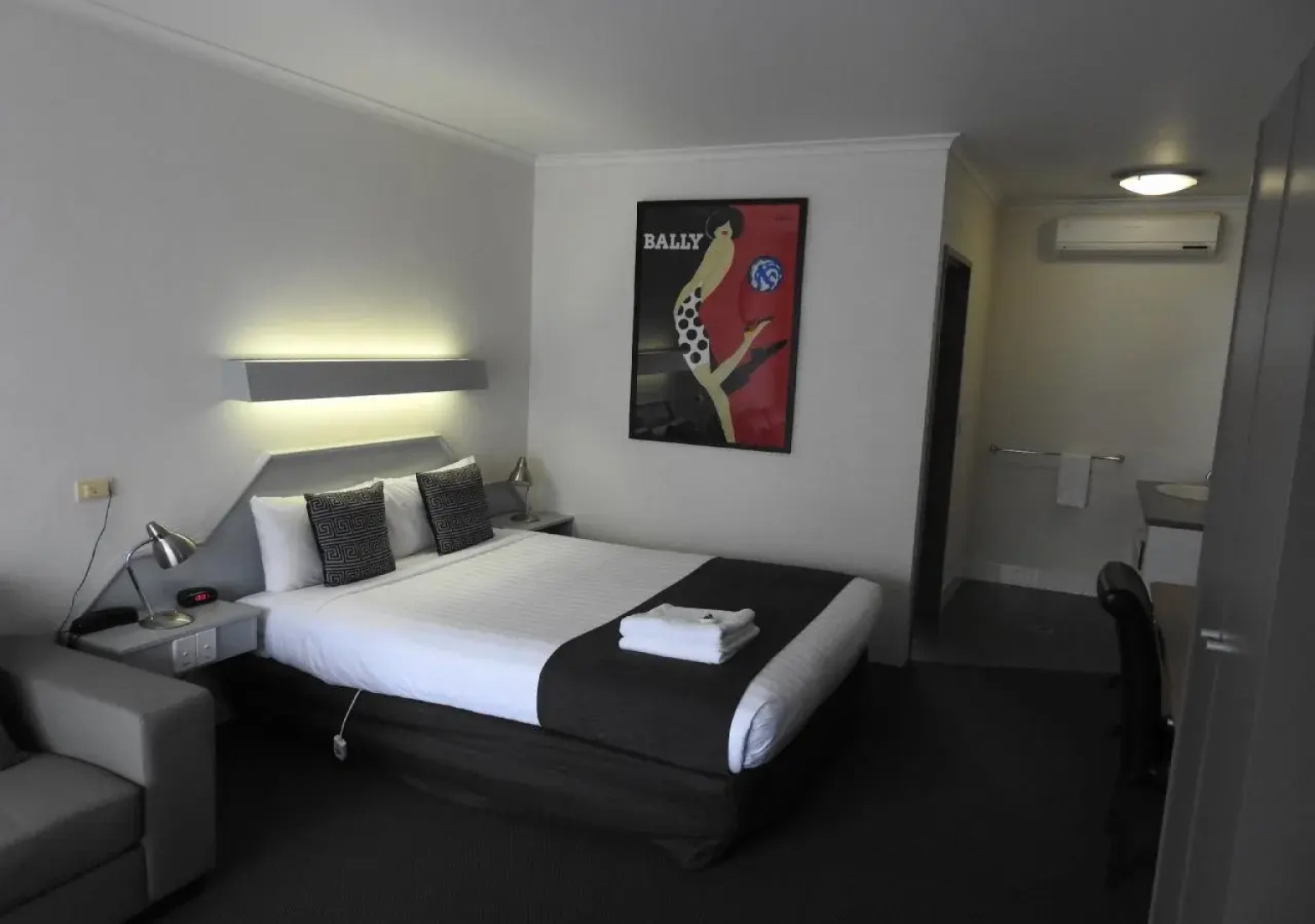 Wine Village Motor Inn