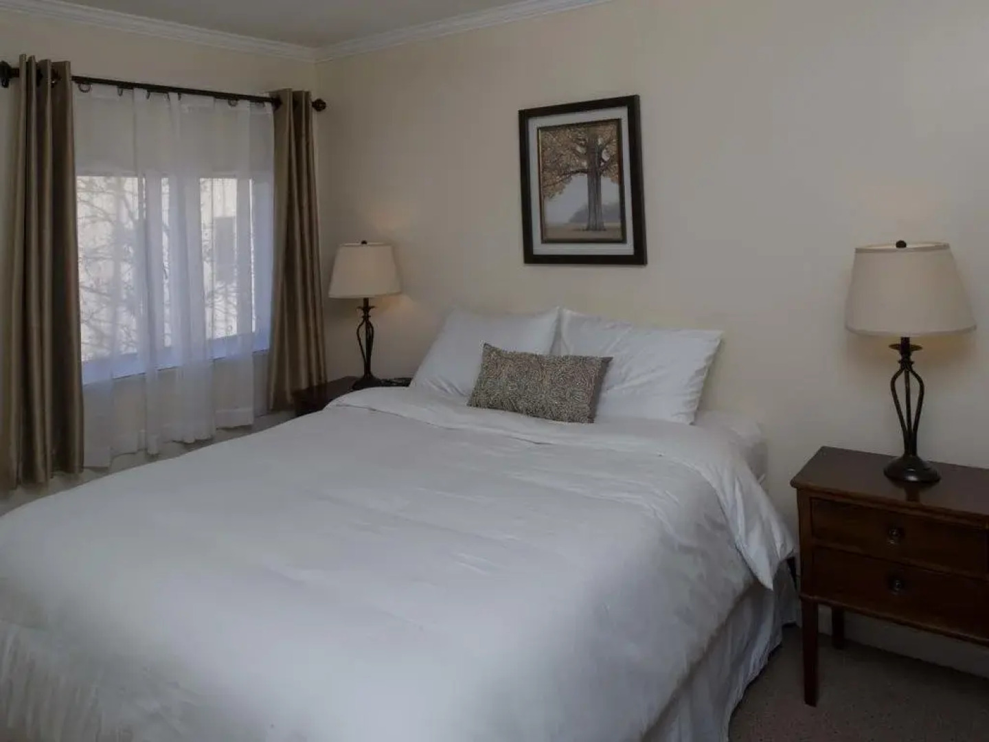 Duke's 8th Avenue Hotel