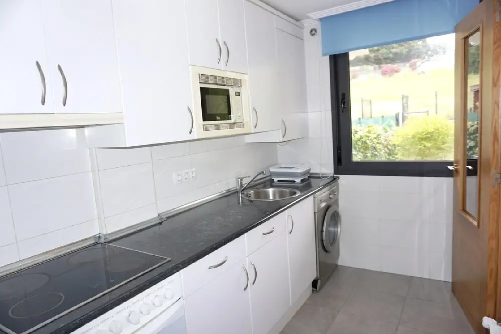 House With 2 Bedrooms in Cudón, With Enclosed Garden Near the Beach