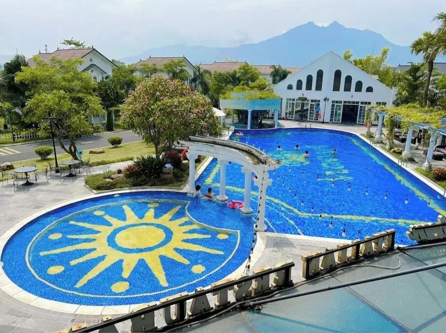 Lotus Hotel - Vuon vua