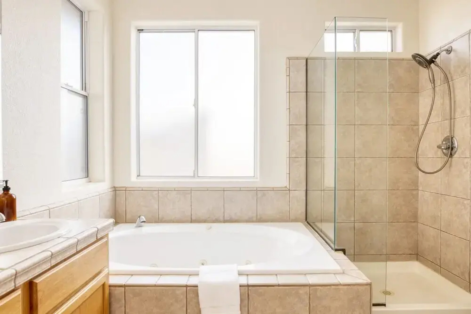 Salton by Avantstay Luxury Desert Estate w/ A Gorgeous Interior, Pool, Patio & Ping Pong!