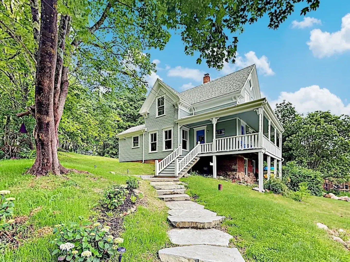 19 Hill Road Home 5 Bedrooms 2 Bathrooms Home